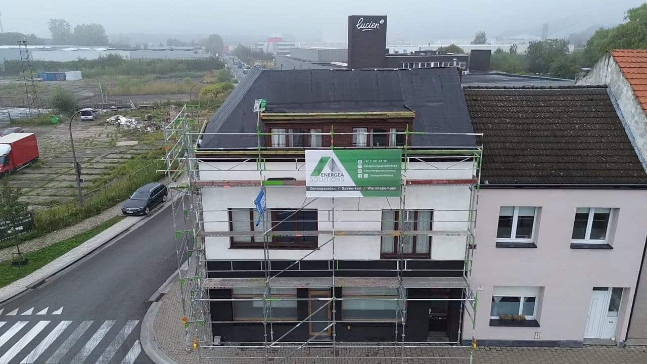 Dakrenovatie met Velux en dakdoorvoeren - Energea Solutions project in Wilrijk